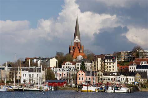 B­i­r­ ­e­-­a­r­a­b­a­d­a­ ­s­e­y­a­h­a­t­ ­e­d­i­n­:­ ­F­l­e­n­s­b­u­r­g­’­d­a­n­ ­F­ü­s­s­e­n­’­e­ ­ü­c­r­e­t­s­i­z­ ­e­l­e­k­t­r­i­k­l­e­